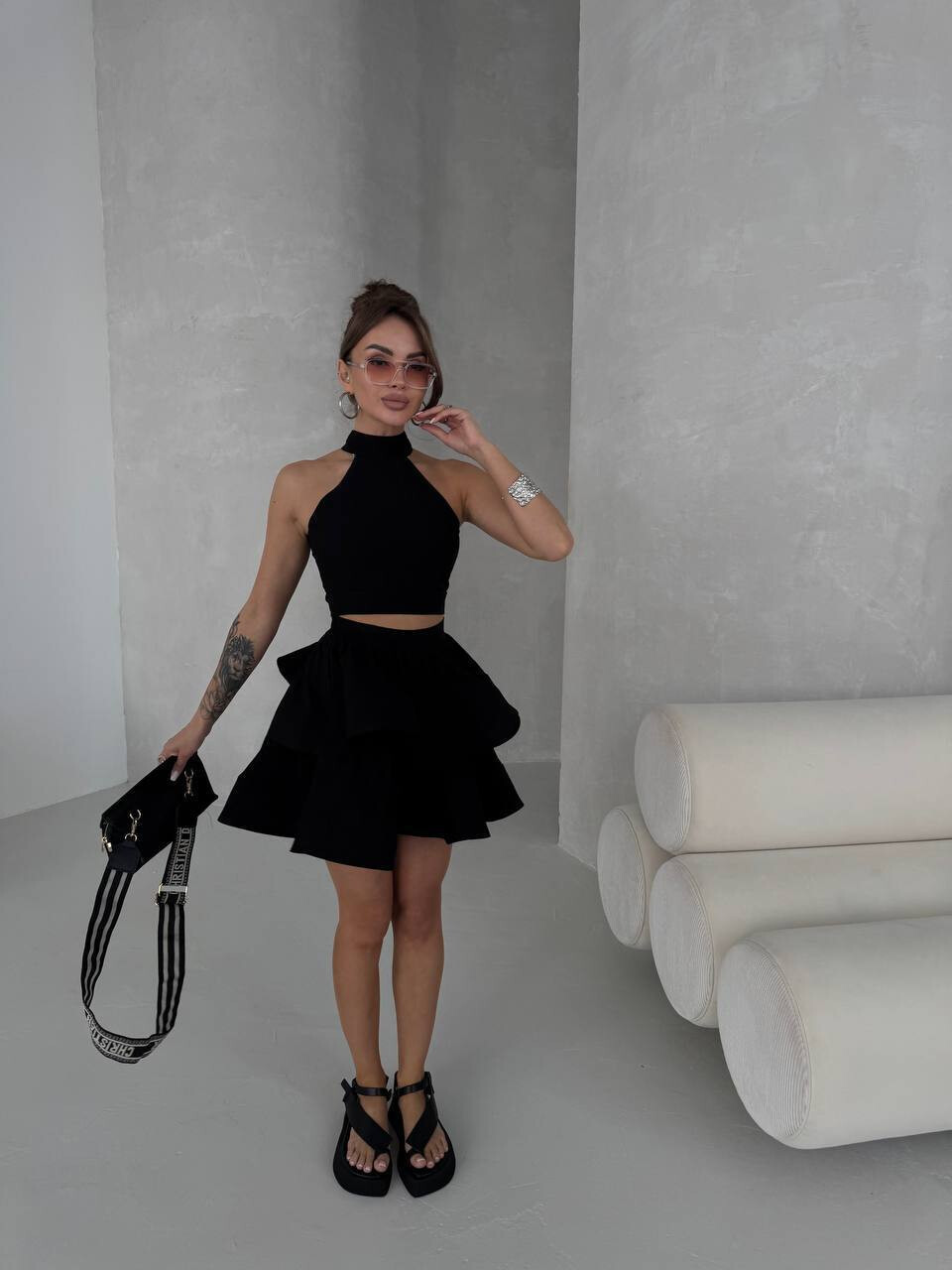 Стильний костюм з топом та пишною багатошаровою спідницею