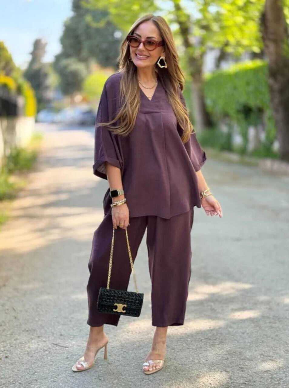 Жіночий літній костюм